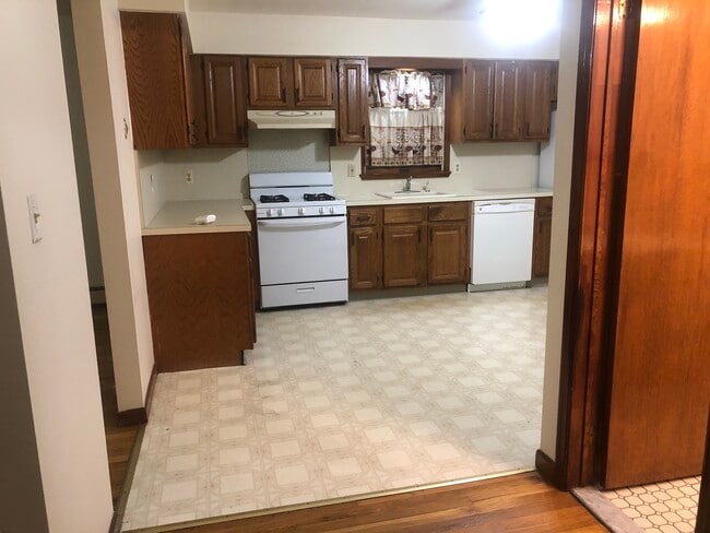 Photo - 114 Lawton St