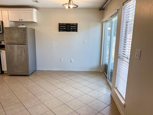 Photo - 637 Virginia Oak Ct