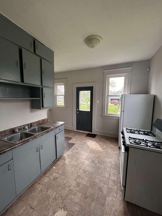 Photo - 1320 E Woodbine Pl