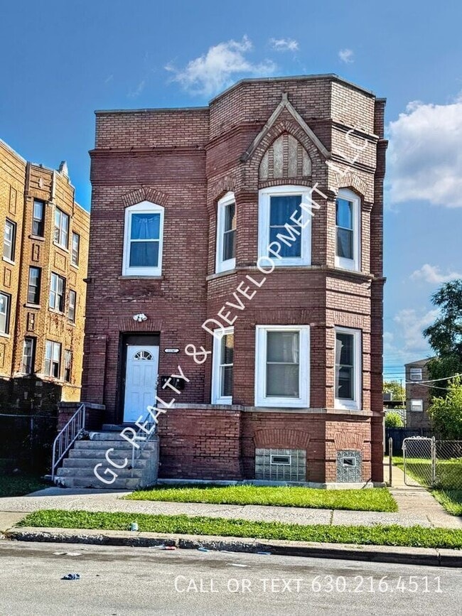 Building Photo - 11347 S King Dr Unit 1