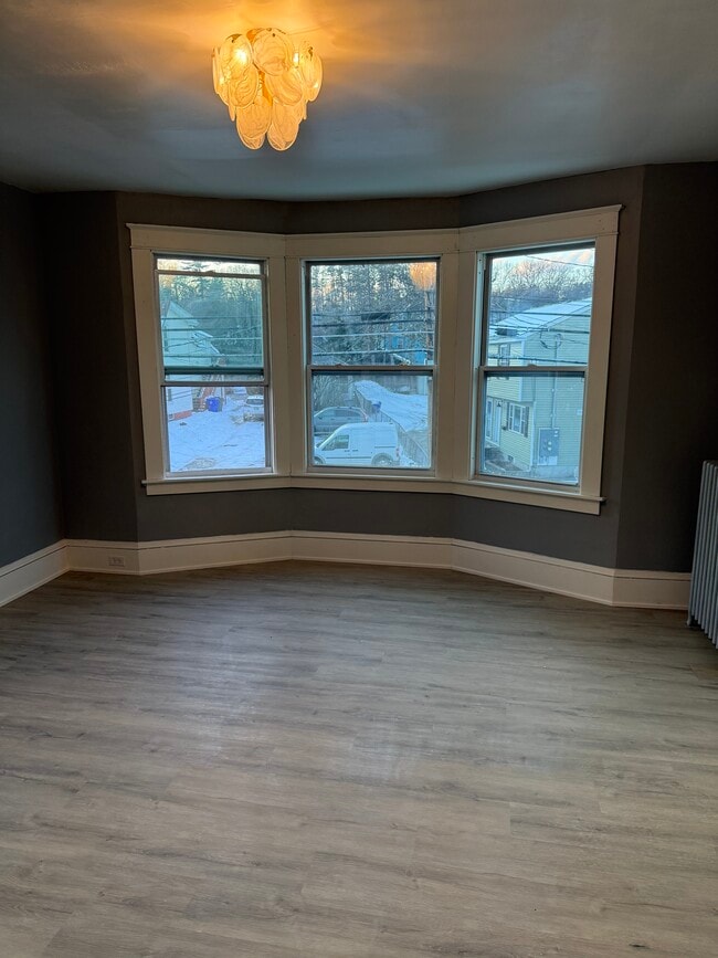 Photo - 552 S Main St