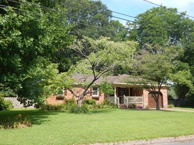 Building Photo - Beautiful 3 bedroom, 2 full bath home situation on a nearly half acre lot.