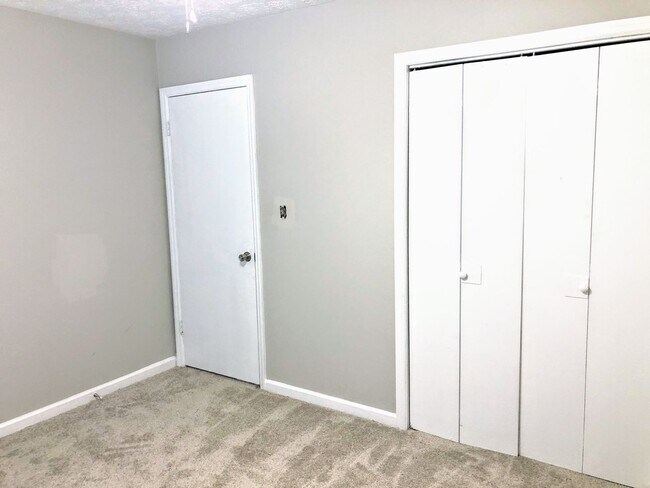 Photo - 2 bedroom 1 bathroom Duplex | Landscaping Included