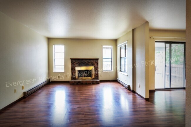 Photo - 904-906 Camelot Ct. Unit 906