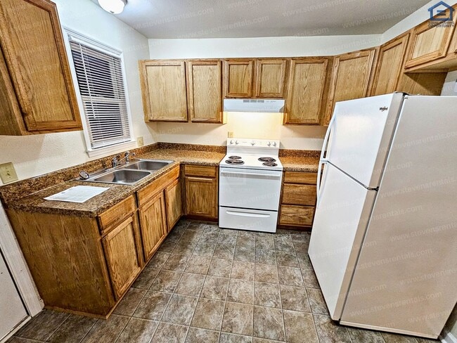 Photo - 702 Couch St