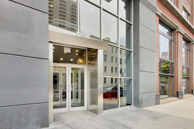 616 W Fulton St