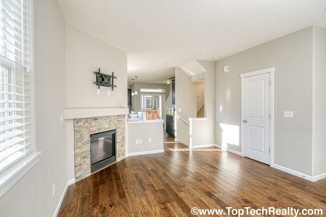 Photo - Fabulous Courtyard-Facing Corner Lot Unit | 3 BR | 2.5 BA Townhome | Across the Street from Melil...