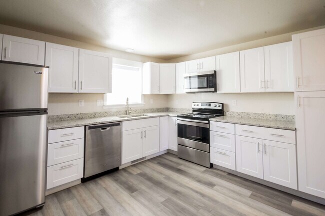 Twin Cedar Apartments -Furnished / Short Term
