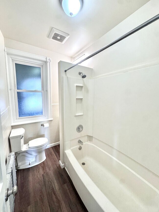 Photo - 1149 W Turner St Unit 3rd Floor