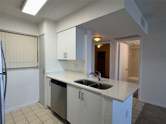 Photo - 2831 N Oakland Forest Dr Condo Unit 104