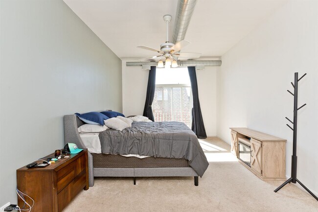 Photo - 3 br, 2 bath Condo - 2356 N Elston Ct