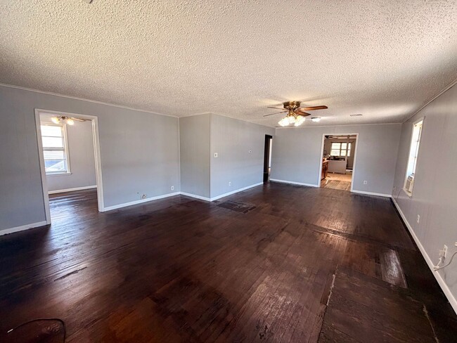 Photo - 816 N Broadway Ave