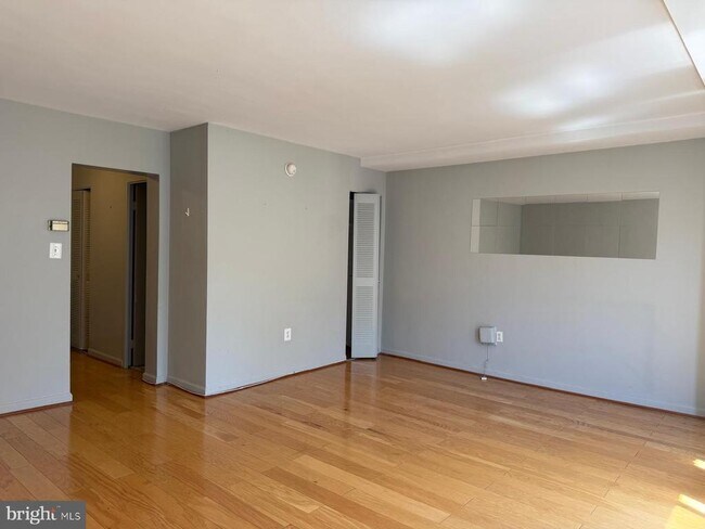 Photo - 922 24th St NW Unit 520