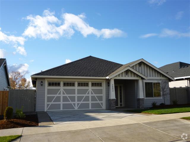 Building Photo - Beautiful East Medford Home!