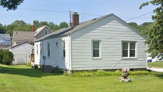 Building Photo - 1901 Ann St