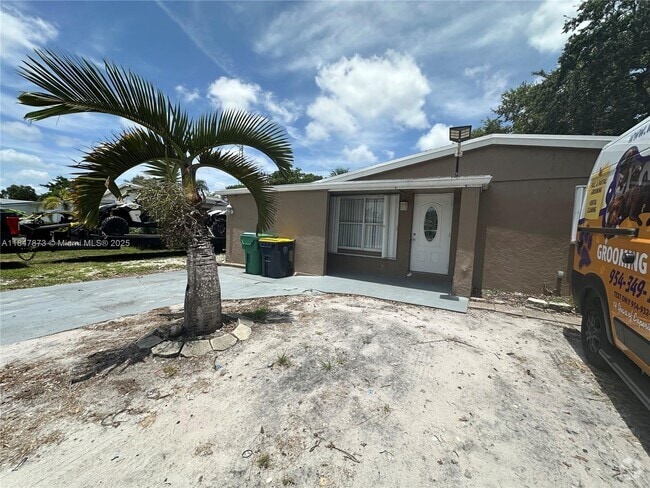 Building Photo - 4041 SW 50th St Rental