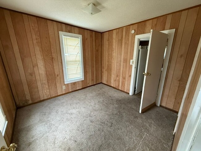 1124 N Eisenhower Dr