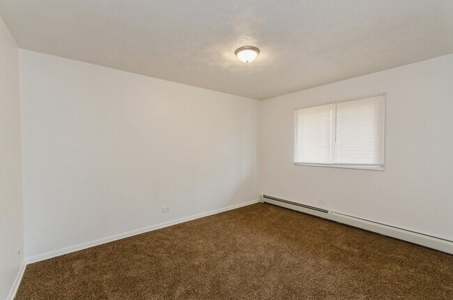 Bedroom - 7940 S Greenwood Ave