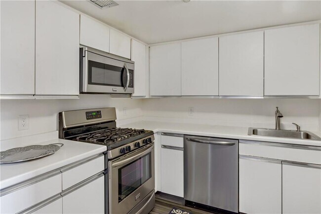 Photo - 23 Water Grant St Unidad 4J