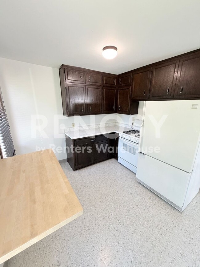 Photo - 320 Linden Ave W