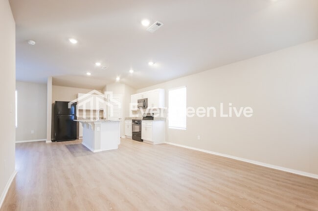 Photo - 6600 NW Kathleen St