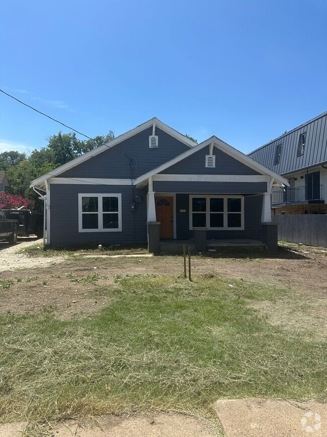 Building Photo - 4 Bedroom and 2 Full Bathroom House in the...