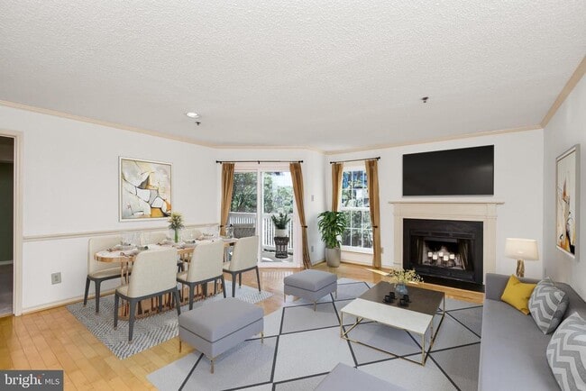 Building Photo - 1524 Lincoln Way Unit 313 Rental