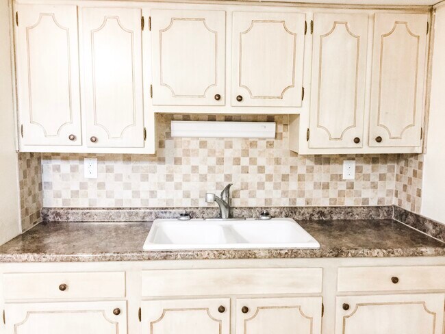 Photo - 1552 Coombs Dr