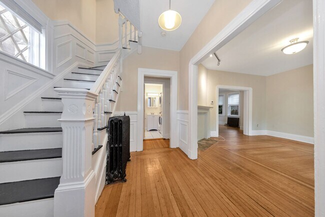 Building Photo - WOW!!!  NO FEE!!  5 BED/4 BATH SINGLE FAMILY BRIGHTON CENTER HOME