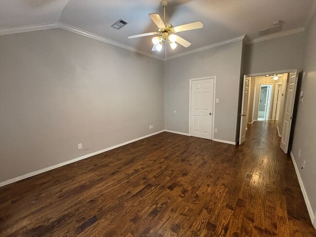 Photo - 2921 Meadow Glen Dr