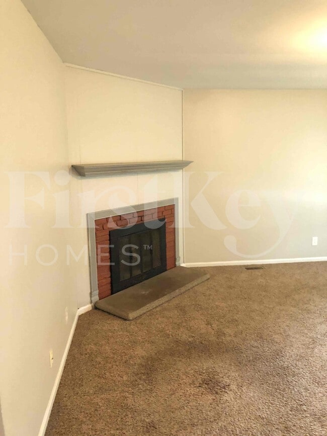 Photo - 127 Saugatuck Rd