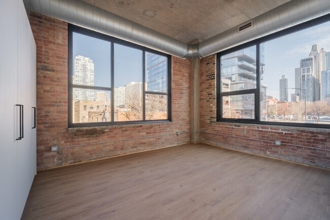 871 N Franklin