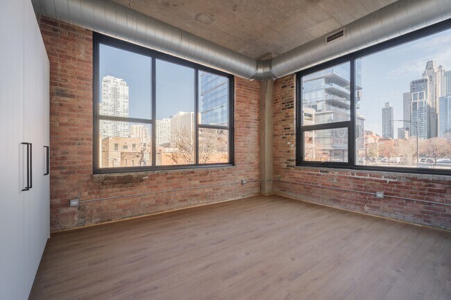 Photo - 871 N Franklin