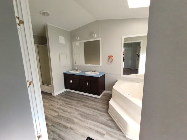 Photo - 83 Deerwood Park