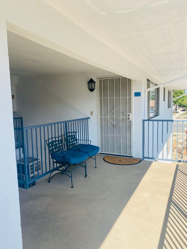TUSTIN ARMS APARTMENTS