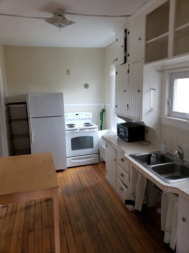 Photo - 22 Academy St