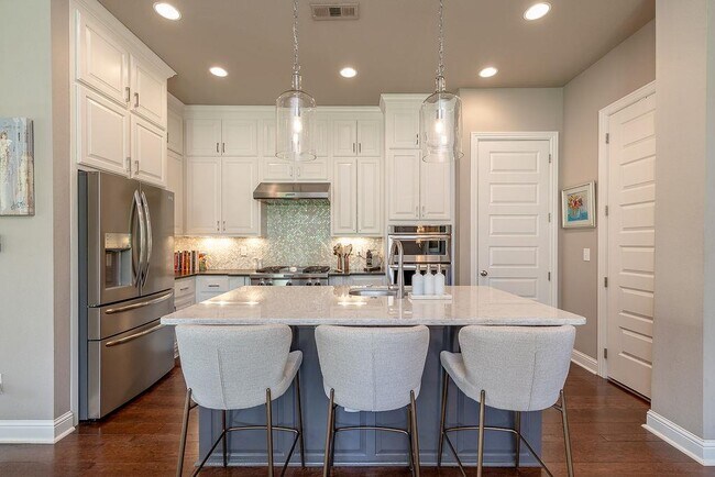 Photo - 1235 Adelaide Ln