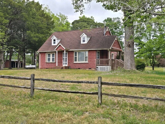 Photo - 844 Old Church Rd