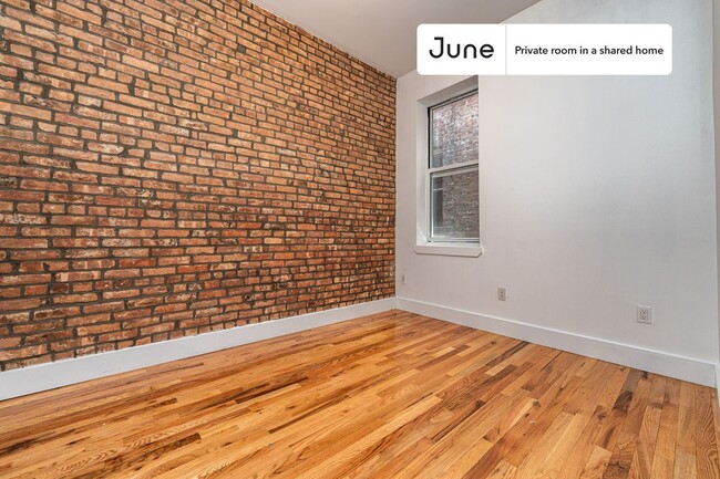 Building Photo - Private bedroom in 3 bed/1 bath Home