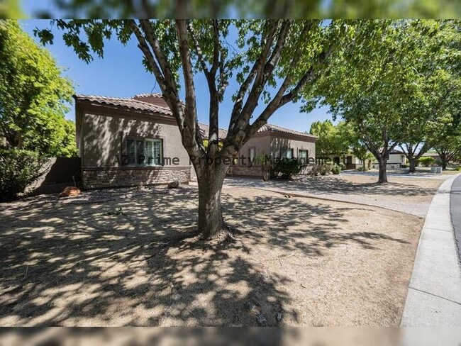 Photo - 2902 E Gary Way