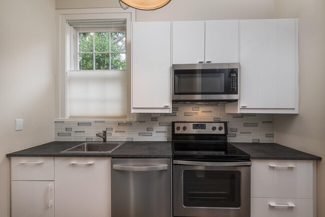 Photo - 247 N Broadway Unidad 2