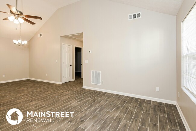 Photo - 205 Clydesdale Ln SE