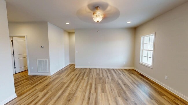 Photo - For Lease Large Home with Bonus Room on 1 Acre in Country