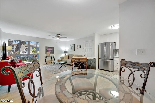 Building Photo - 8110 S Woods Cir Unit 4