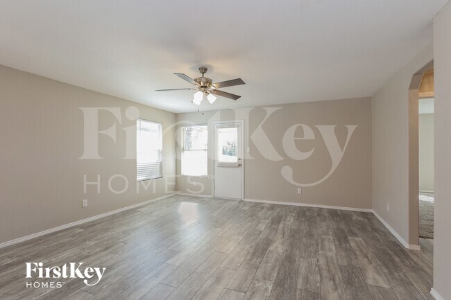 Photo - 814 Silverado Way