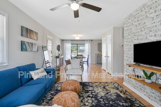 Photo - 6022 Elstree Pl