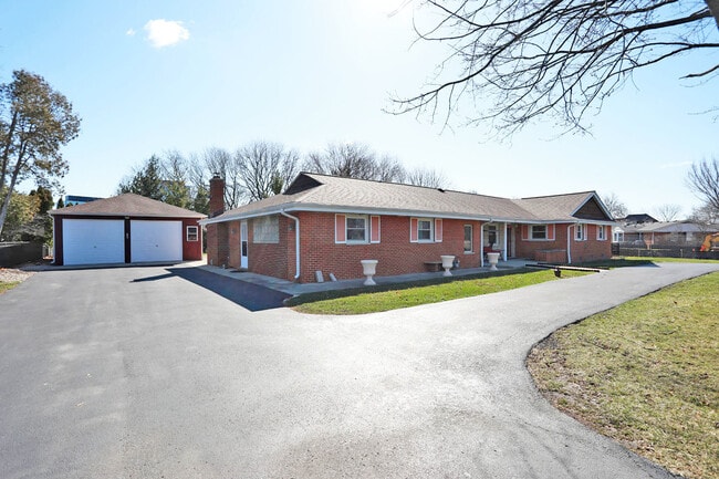 Photo - 409 Lexington Dr