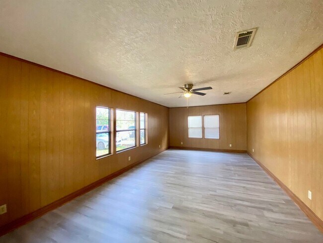 Photo - 1113 Railroad St