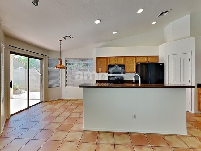 Photo - 717 W Beth Dr