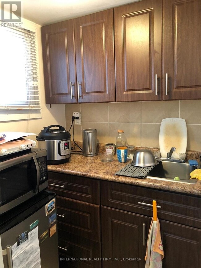 Photo - 197 Dundas St E